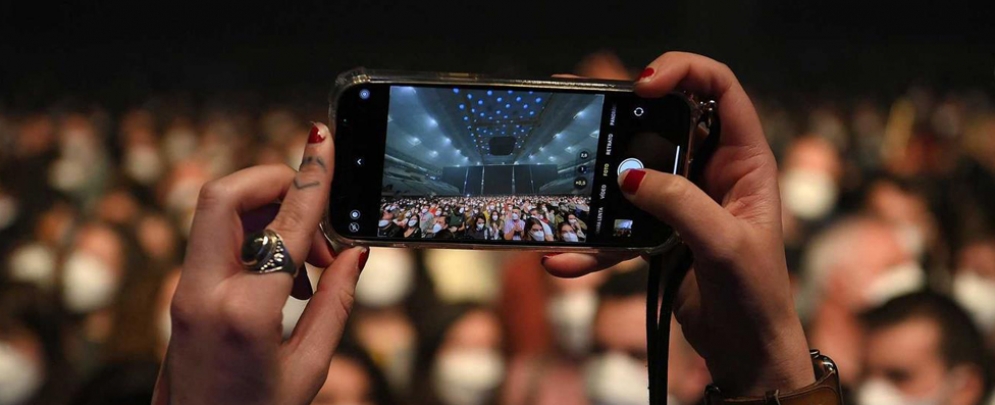 Concerto em Barcelona junta cinco mil pessoas após serem testadas