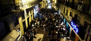 Lisboa: Bares da zona histórica vão fechar mais cedo