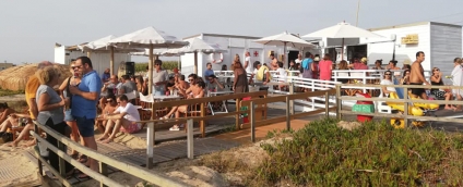 Moreiró Beach Bar & Lounge despede-se do verão com festa branca