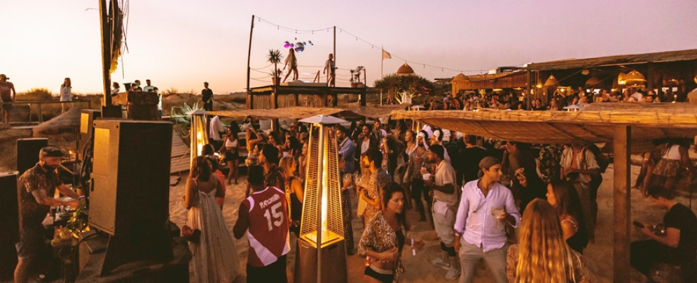Costa da Caparica: Incêndio destrói um dos melhores bares de praia do mundo