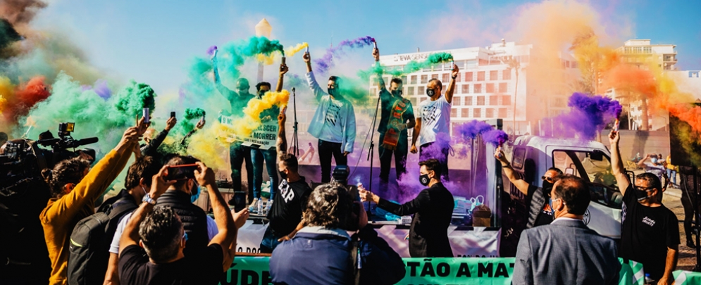 Movimento &quot;A Pão e Água&quot; termina greve de fome frente à Assembleia da República